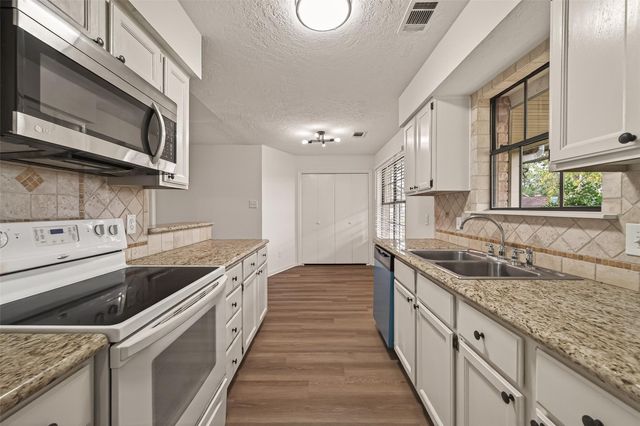 28700 Waikiki Lane, Conroe, TX 77356