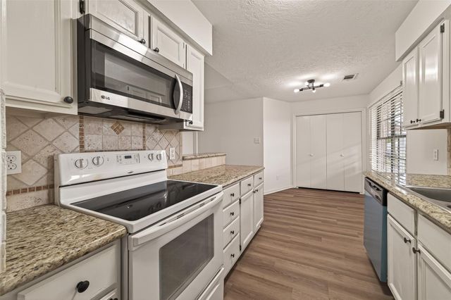 28700 Waikiki Lane, Conroe, TX 77356