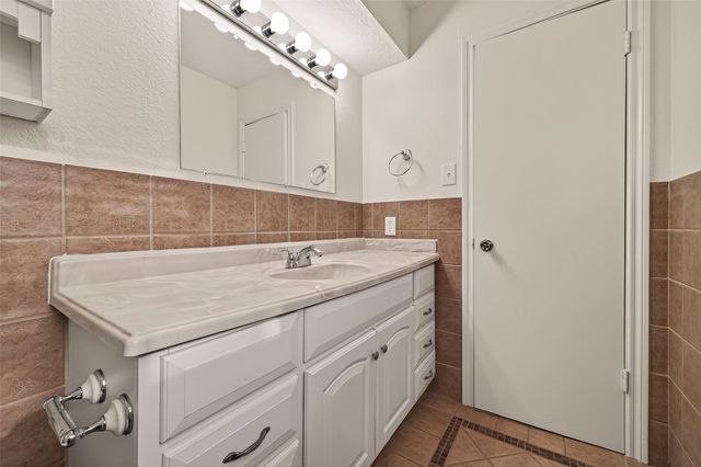 28700 Waikiki Lane, Conroe, TX 77356