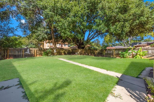 28700 Waikiki Lane, Conroe, TX 77356