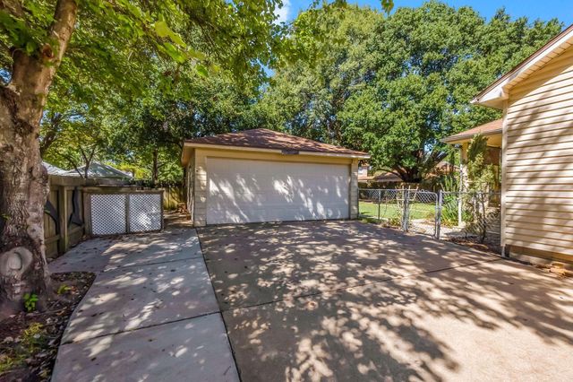 28700 Waikiki Lane, Conroe, TX 77356