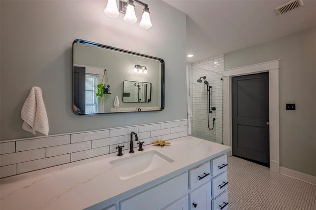 1604 S Adams Street, Fort Worth, TX 76104