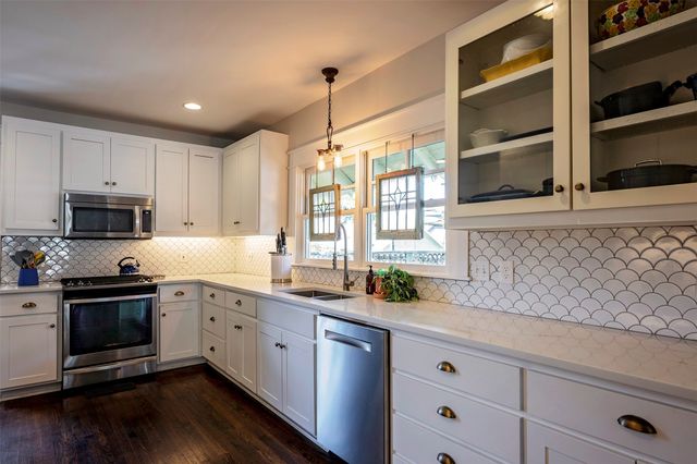 1604 S Adams Street, Fort Worth, TX 76104