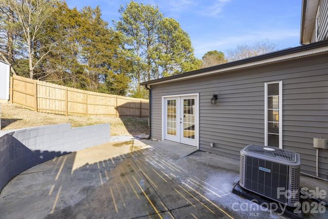 12104 Woodside Falls Road, Pineville, NC 28134