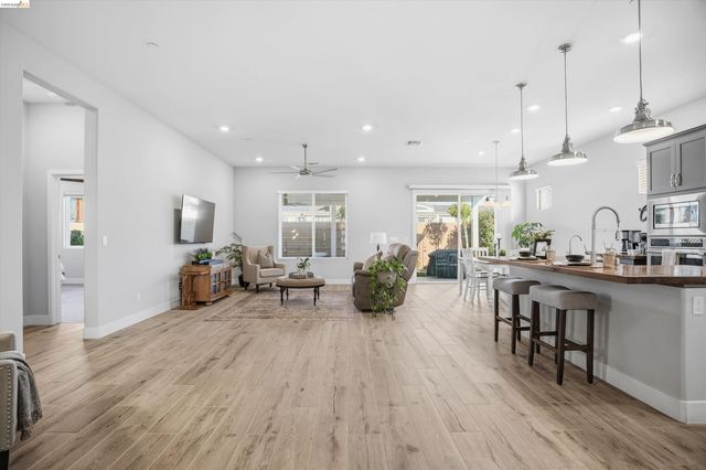 1820 Morello Dr, Brentwood, CA 94513