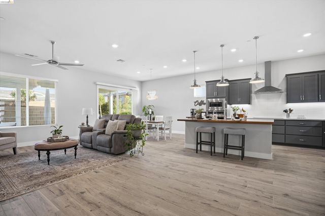 1820 Morello Dr, Brentwood, CA 94513