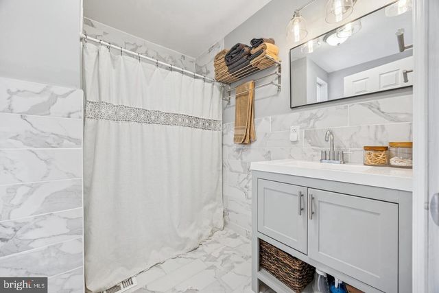 115 E DUVAL ST, Philadelphia, PA 19144