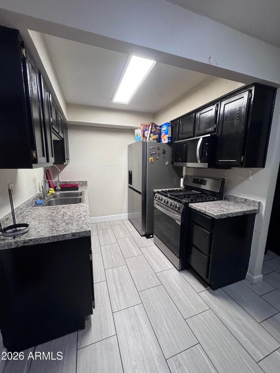 Image 3 of property listing at 3840 N 43RD Avenue 41, Phoenix, AZ 85031