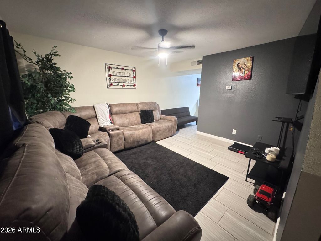 Image 8 of property listing at 3840 N 43RD Avenue 41, Phoenix, AZ 85031