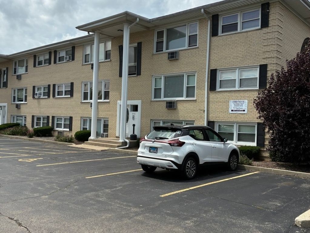 4940 N Leonard Drive 3B, Norridge, IL 60706