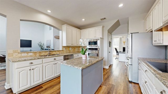 3200 Hilltop Court, Highland Village, TX 75077