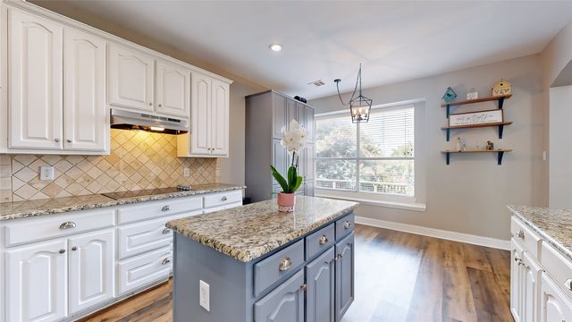 3200 Hilltop Court, Highland Village, TX 75077