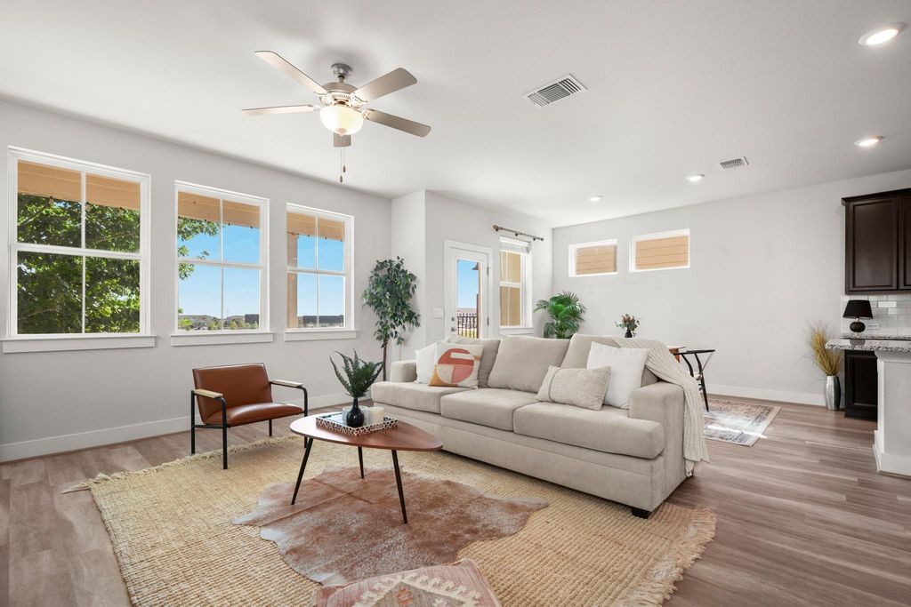 7118 Silver Star LN 76, Austin, TX 78744