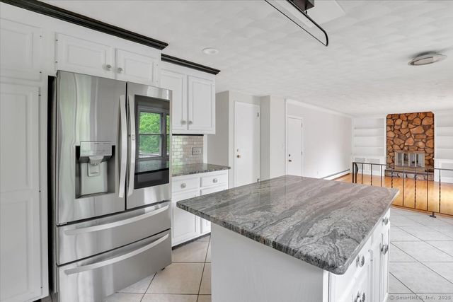 6 Hamilton Drive, Manchester, CT 06042