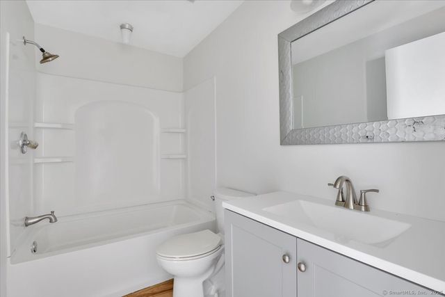 6 Hamilton Drive, Manchester, CT 06042