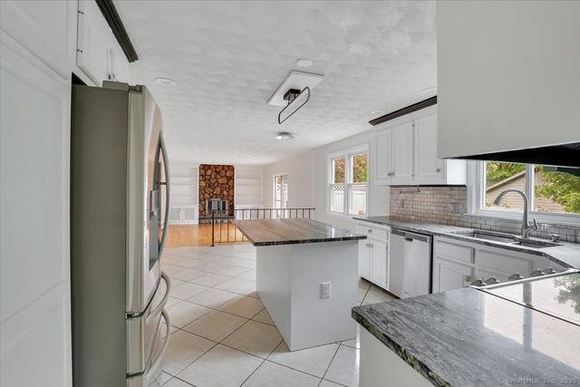 6 Hamilton Drive, Manchester, CT 06042