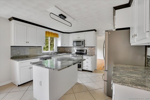 6 Hamilton Drive, Manchester, CT 06042
