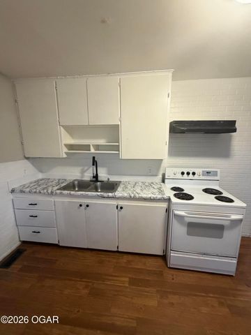 1107 Ash Street, Carthage, MO 64836