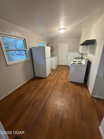 1107 Ash Street, Carthage, MO 64836