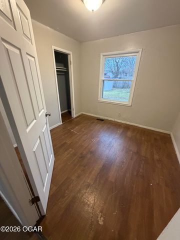 1107 Ash Street, Carthage, MO 64836