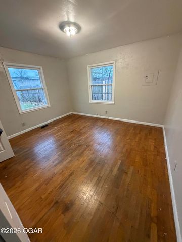 1107 Ash Street, Carthage, MO 64836