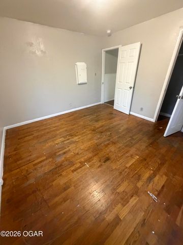 1107 Ash Street, Carthage, MO 64836