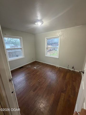 1107 Ash Street, Carthage, MO 64836