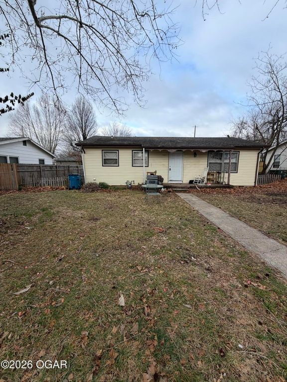 1107 Ash Street, Carthage, MO 64836