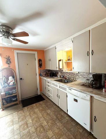 157 Commonwealth Avenue, Springfield, VT 05156