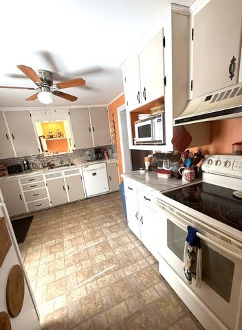 157 Commonwealth Avenue, Springfield, VT 05156