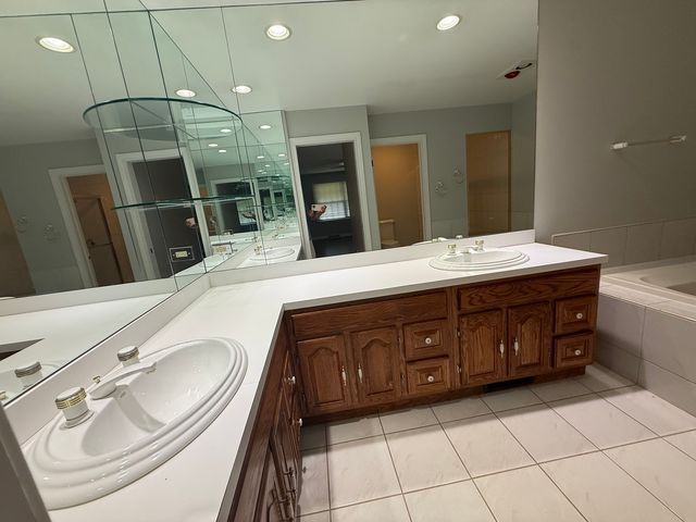 1117 Summit Hills Lane, Naperville, IL 60563