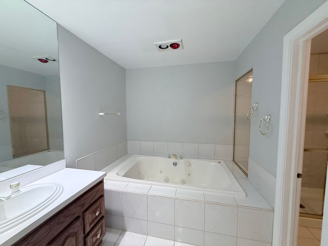 1117 Summit Hills Lane, Naperville, IL 60563