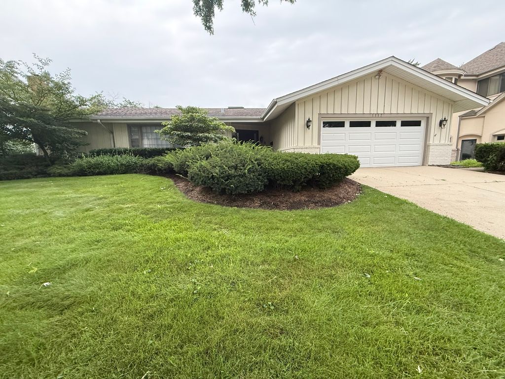 1117 Summit Hills Lane, Naperville, IL 60563