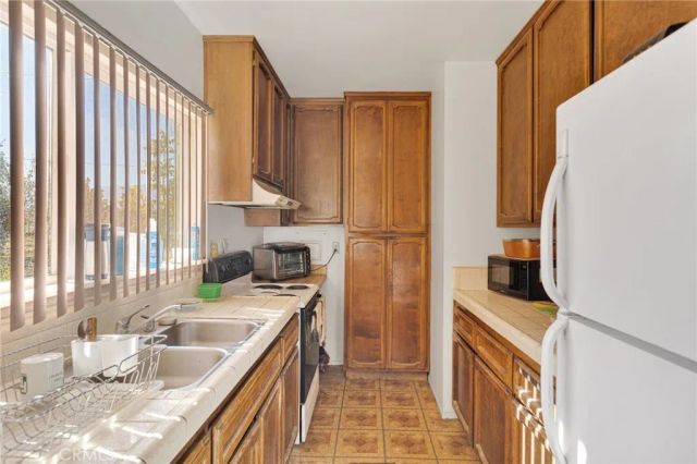 10099 Highland Avenue, Lucerne Valley, CA 92356
