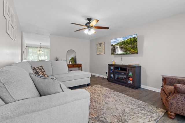 189 Whitehall Dr, Clarksville, TN 37042
