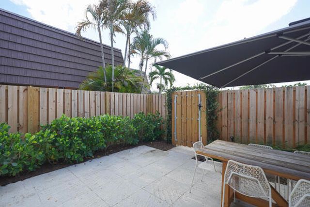 917 9TH Court, Palm Beach Gardens, FL 33410