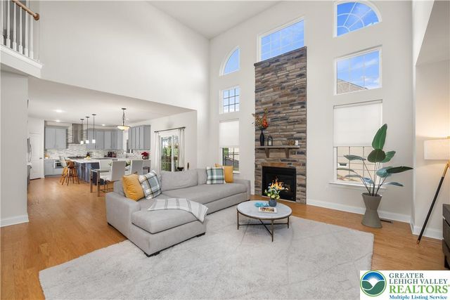 2 Creek View Court, Palmer Twp, PA 18045