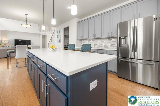 2 Creek View Court, Palmer Twp, PA 18045