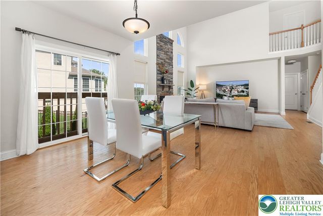 2 Creek View Court, Palmer Twp, PA 18045