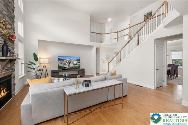 2 Creek View Court, Palmer Twp, PA 18045