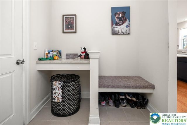 2 Creek View Court, Palmer Twp, PA 18045