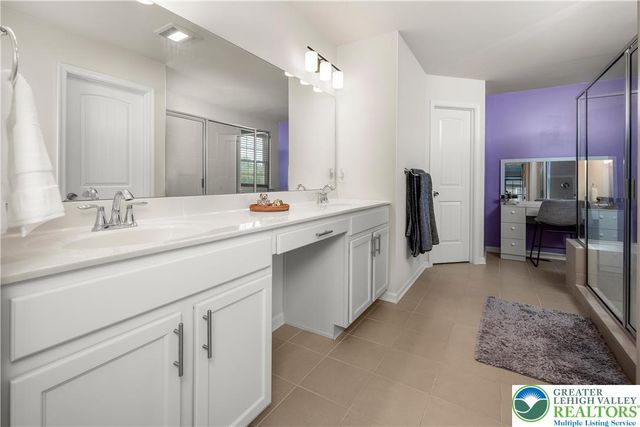 2 Creek View Court, Palmer Twp, PA 18045