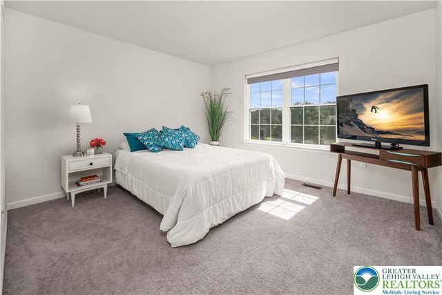 2 Creek View Court, Palmer Twp, PA 18045