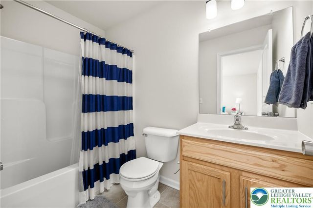 2 Creek View Court, Palmer Twp, PA 18045