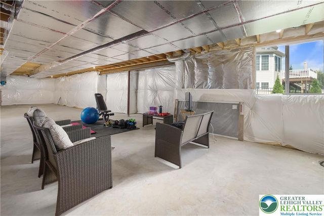 2 Creek View Court, Palmer Twp, PA 18045