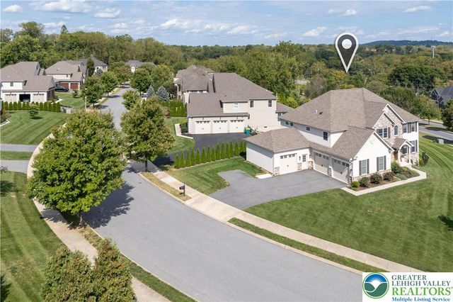 2 Creek View Court, Palmer Twp, PA 18045