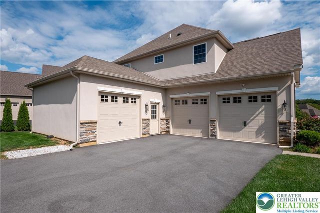 2 Creek View Court, Palmer Twp, PA 18045