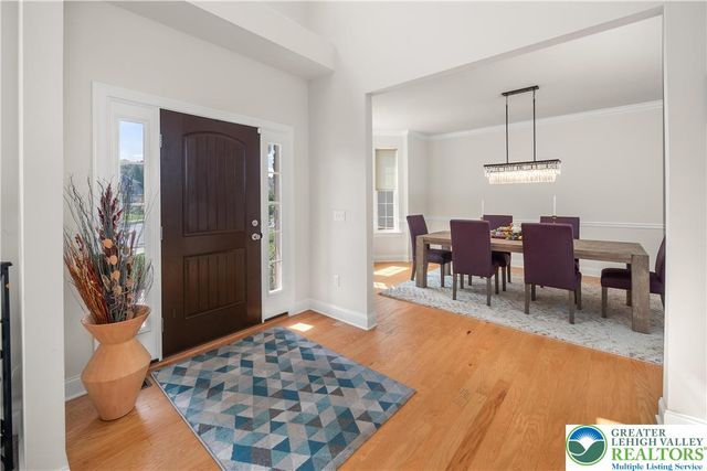 2 Creek View Court, Palmer Twp, PA 18045