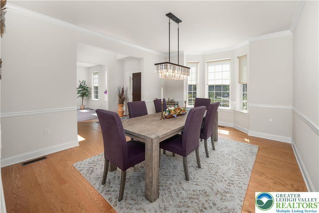 2 Creek View Court, Palmer Twp, PA 18045