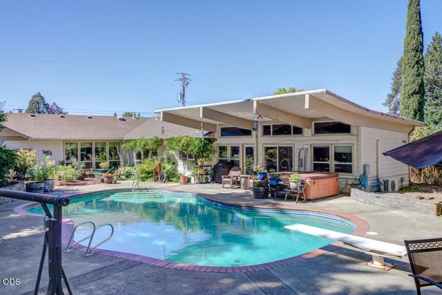 1012 NE Hefley Street, Grants Pass, OR 97526